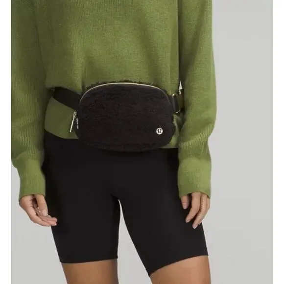 Lululemon Everywhere Black Sherpa Fleece Travel Belt Bag - Picture 1 of 8